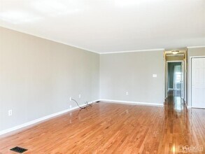 2C Aaron Burr Ct in Monroe Township, NJ - Building Photo - Building Photo