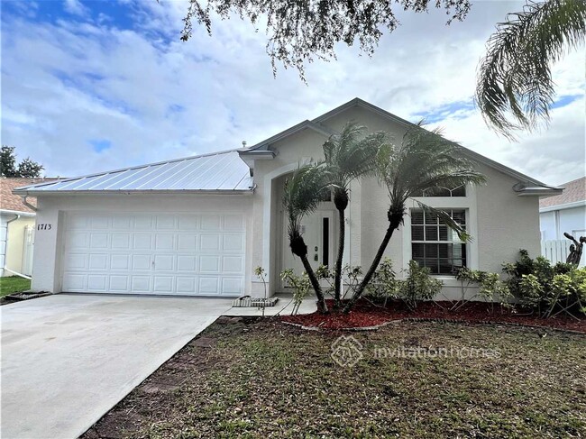 1713 Primrose Ct in Port St. Lucie, FL - Foto de edificio - Building Photo