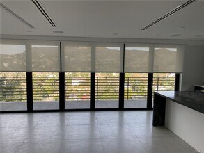 5710 Hill Oak Dr in Los Angeles, CA - Building Photo - Building Photo