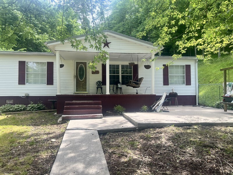 2457 Frozen Creek Ct in Raccoon, KY - Building Photo