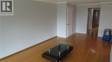 22 Catalina Dr in Hamilton, ON - Building Photo - Building Photo