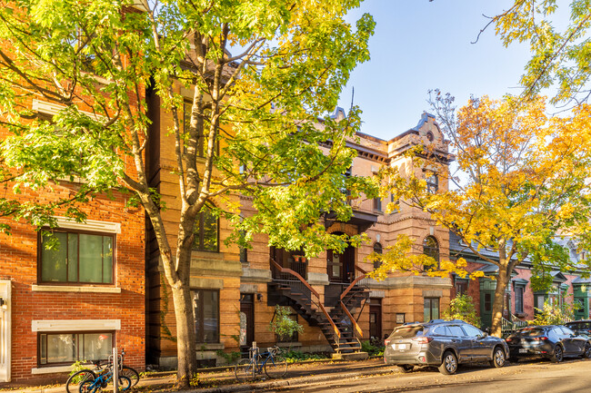 3444-3454 De Bullion Rue in Montréal, QC - Building Photo - Primary Photo