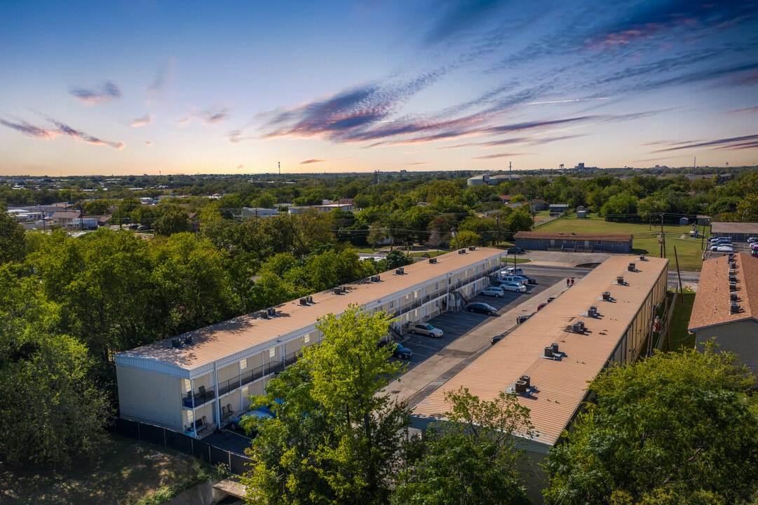 306 N Gilmer St in Killeen, TX - Building Photo