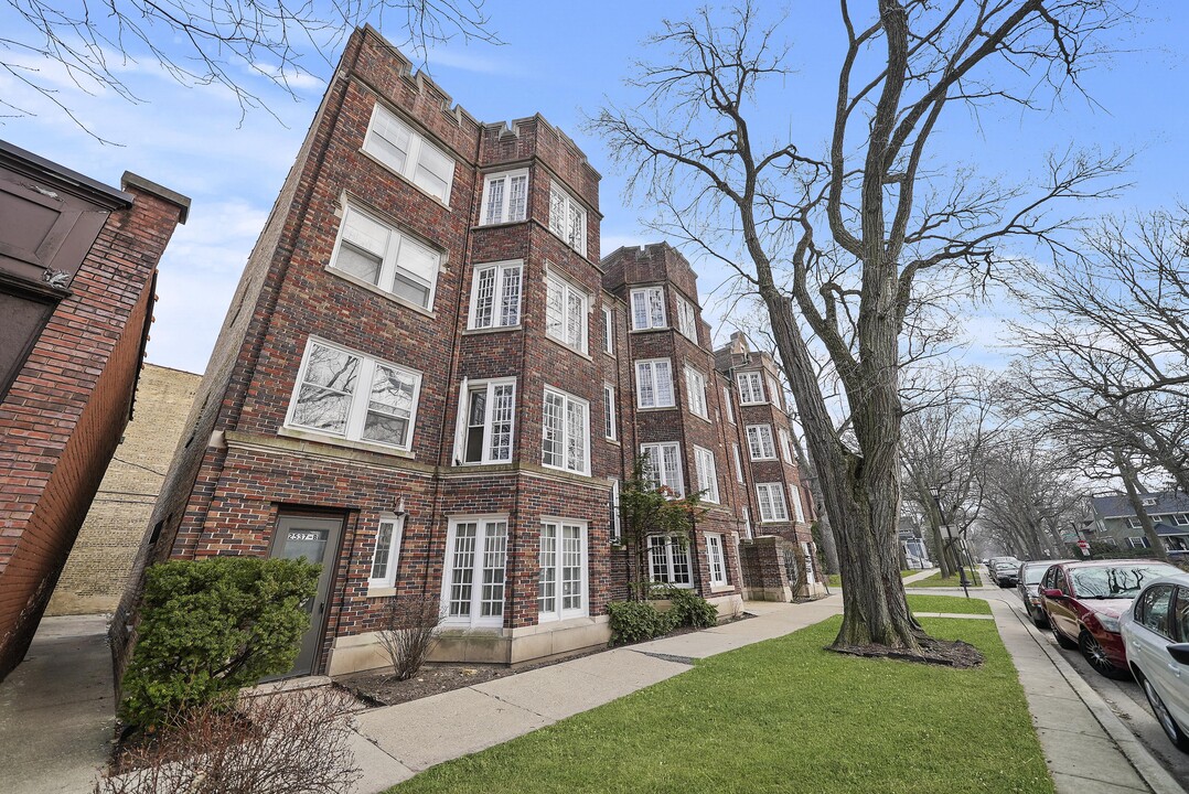 2533 Hartrey Ave in Evanston, IL - Building Photo