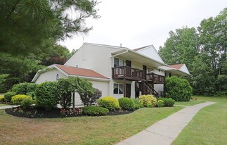Malta Pointe in Malta, NY - Building Photo