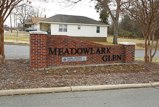 Meadowlark Glen Apartments in Mooresville, NC - Building Photo - Building Photo