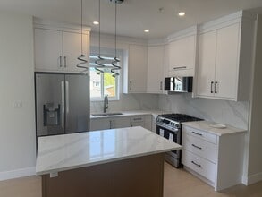 6 Leam Rd in Nanaimo, BC - Building Photo - Building Photo