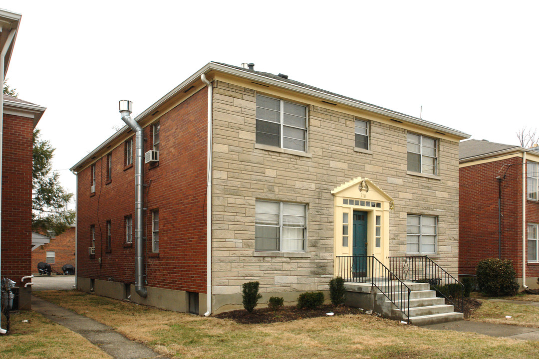 210 Breckenridge Ln in Louisville, KY - Building Photo