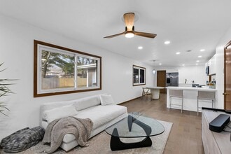 2211 S Anderson St in Urbana, IL - Building Photo - Building Photo