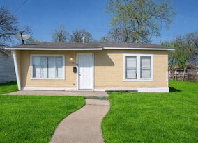 819 Larry St in San Antonio, TX - Building Photo