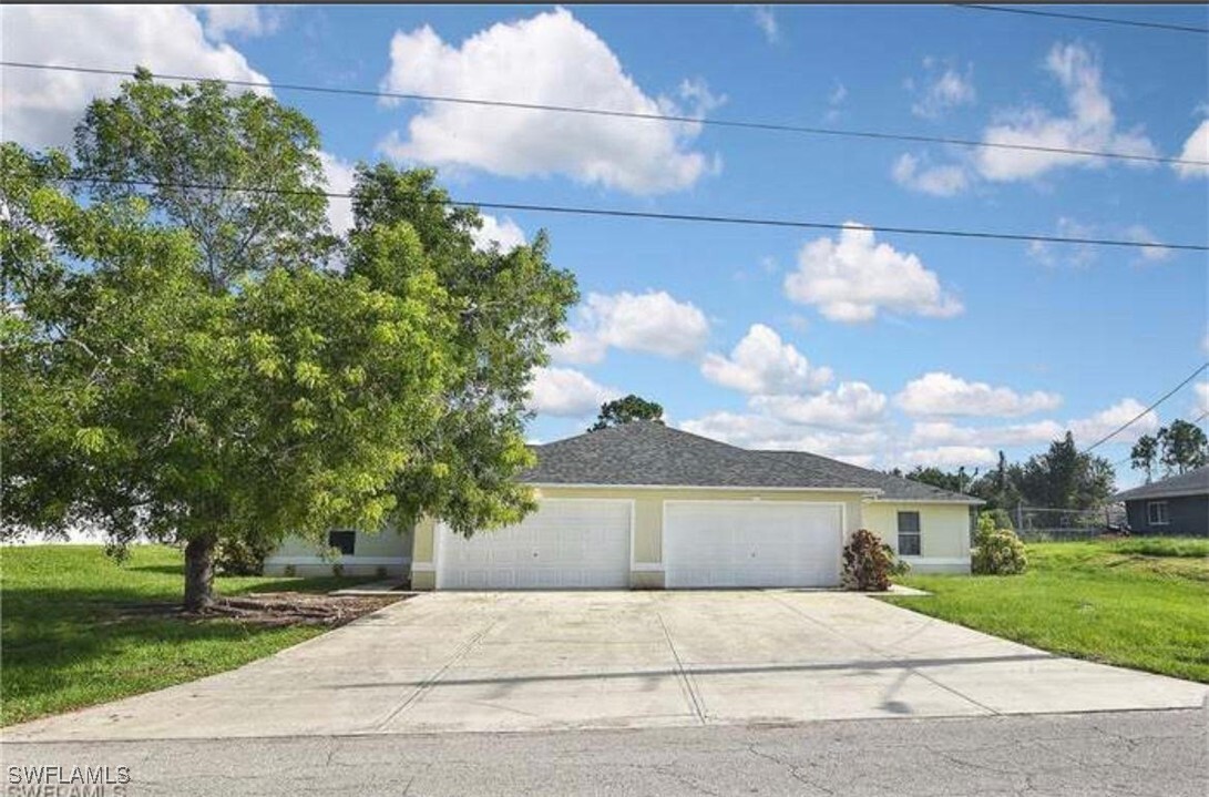 4606 Douglas Ln in Lehigh Acres, FL - Building Photo