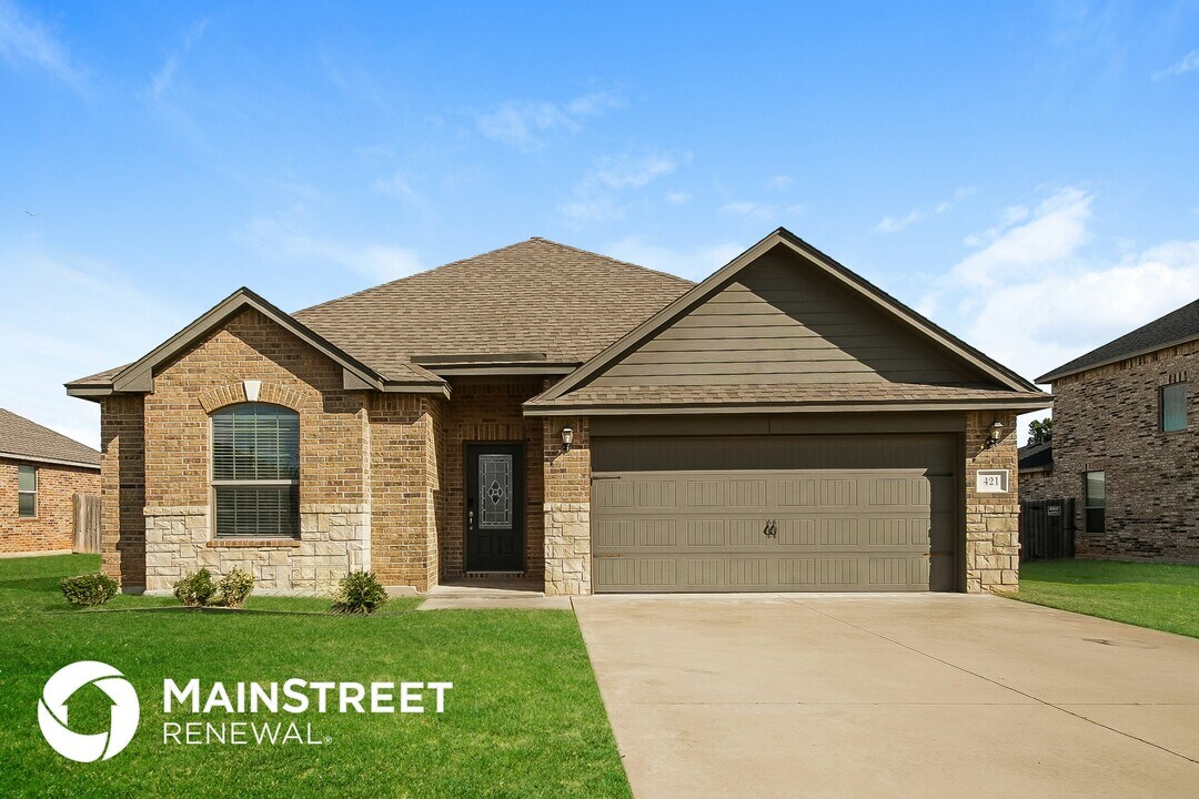 421 E Mobile Terrace in Mustang, OK - Building Photo