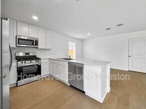 5818 Starling Dr in Baytown, TX - Building Photo - Building Photo