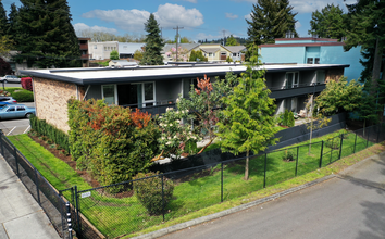 Van Lloyd Apartments in Burien, WA - Foto de edificio - Building Photo