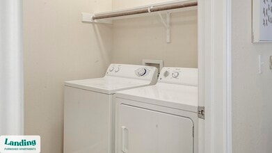 625 E Stassney Ln, Unit 03-3205 in Austin, TX - Building Photo - Building Photo