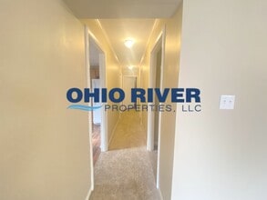 723 Broadway St, Unit 3 in Martins Ferry, OH - Foto de edificio - Building Photo