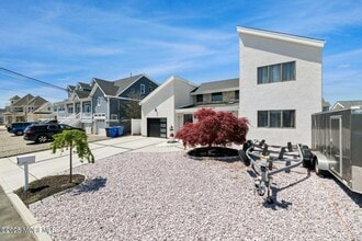 385 Aldo Dr in Toms River, NJ - Building Photo - Building Photo