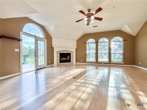 150 Summer Glen Ln in New Braunfels, TX - Foto de edificio - Building Photo