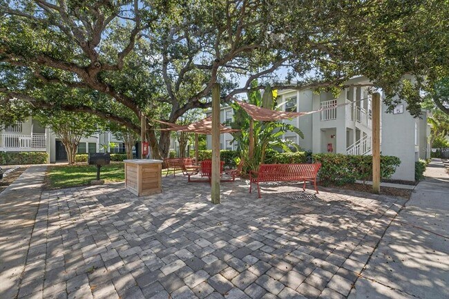 5440 S MacDill Ave in Tampa, FL - Building Photo - Building Photo