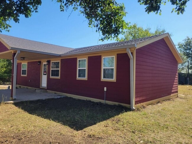 8610 Webb Rd in Ponder, TX - Building Photo - Building Photo