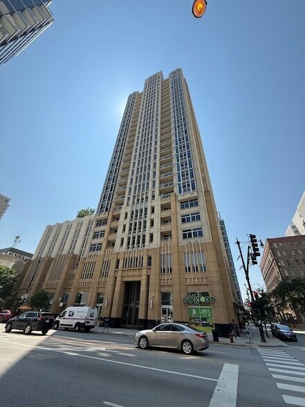 1400 S Michigan Ave, Unit 2308 in Chicago, IL - Building Photo