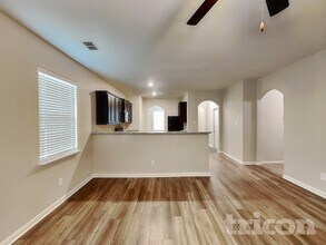 14205 Open Range Dr in Dallas, TX - Building Photo - Building Photo