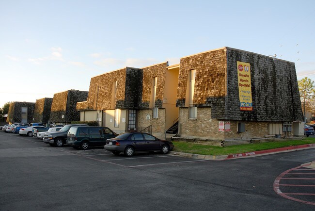 View Pointe Apartments in Irving, TX - Building Photo - Building Photo