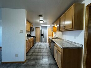 908 Faye Pl NE in Albuquerque, NM - Building Photo - Building Photo