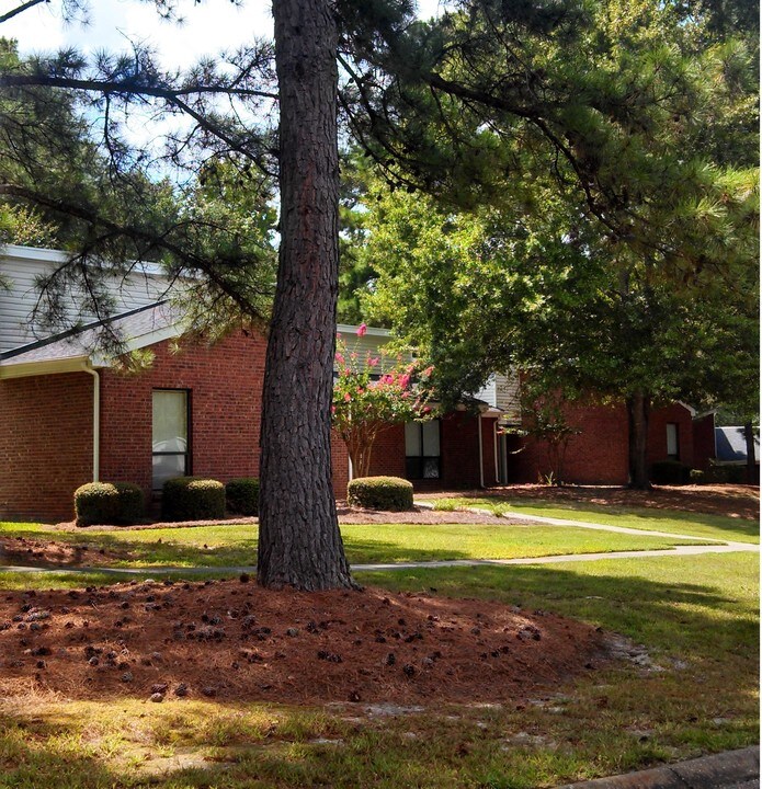 Oakdale Village in Erwin, NC - Building Photo