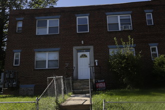 819 51st St SE in Washington, DC - Foto de edificio - Building Photo