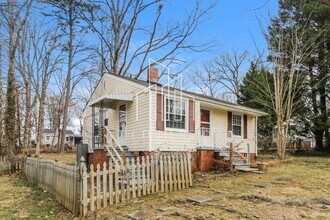 2802 Robin Hood Dr in Greensboro, NC - Building Photo - Building Photo