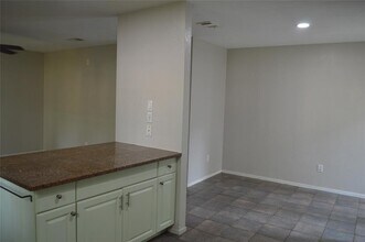 106 E Wavy Oak Cir in Spring, TX - Building Photo - Building Photo