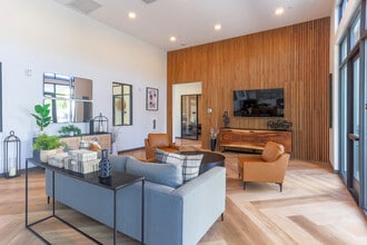 Village at First in Gilroy, CA - Foto de edificio - Interior Photo