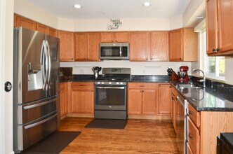 7012 Hillock Dr in Colorado Springs, CO - Foto de edificio - Building Photo