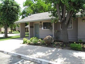 Riverland Apartments in Reedley, CA - Building Photo - Building Photo