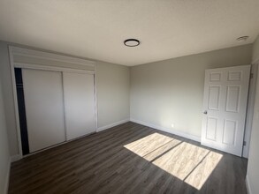 1122 W 94th St in Los Angeles, CA - Building Photo - Building Photo
