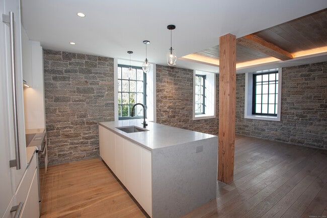 41 Richmondville Ave in Westport, CT - Building Photo - Building Photo