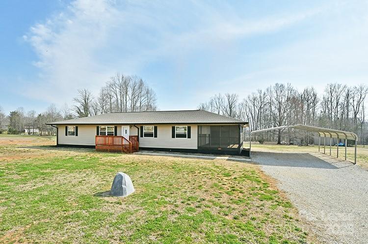 427 Shinn Farm Rd in Mooresville, NC - Building Photo