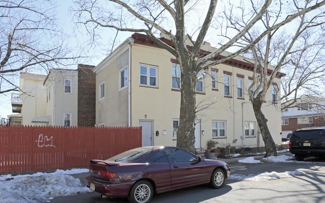 1039 Fanny St in Elizabeth, NJ - Building Photo - Building Photo