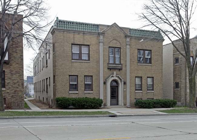 3540 Oakland Ave in Shorewood, WI - Building Photo - Building Photo