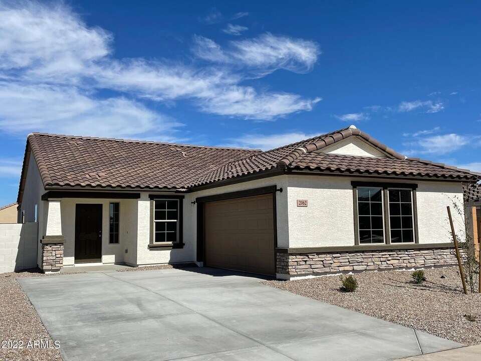 2062 E Julian Dr in Casa Grande, AZ - Building Photo