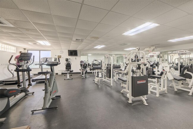 3725 S Ocean Dr, Unit 601 in Hollywood, FL - Foto de edificio - Building Photo