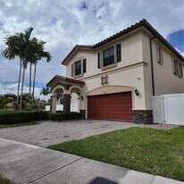 8618 W 33rd Ave in Hialeah, FL - Building Photo