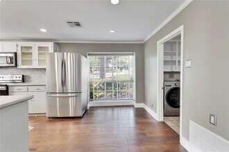 10903 Mellow Ln in Austin, TX - Building Photo - Building Photo
