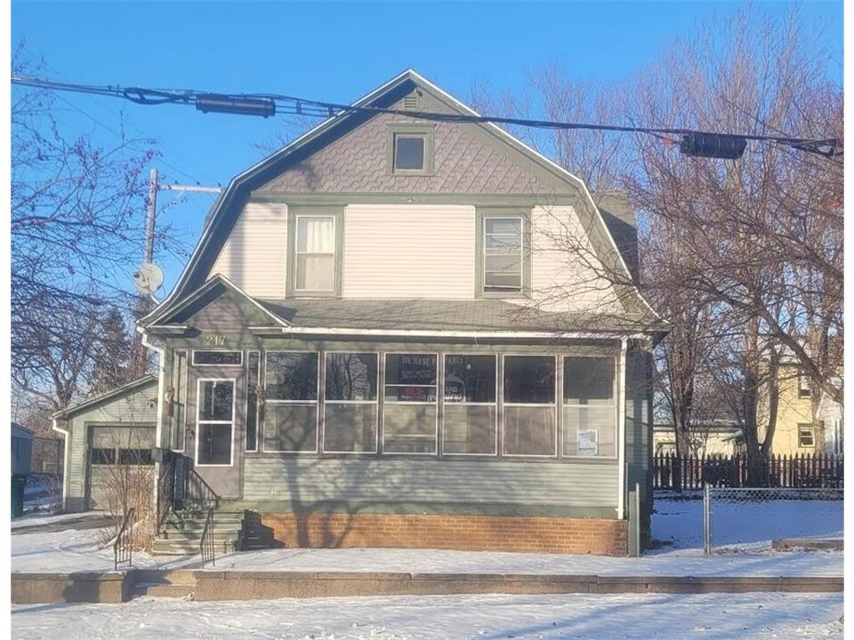 217 E Elm St in River Falls, WI - Building Photo