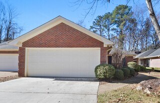 2013 Fox Ridge Rd in Tuscaloosa, AL - Building Photo