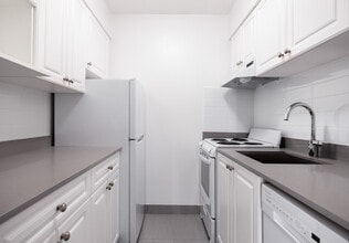 1265 Burnaby St in Vancouver, BC - Building Photo - Building Photo