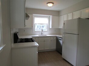 74 B Demarest Ave in West Nyack, NY - Building Photo - Building Photo