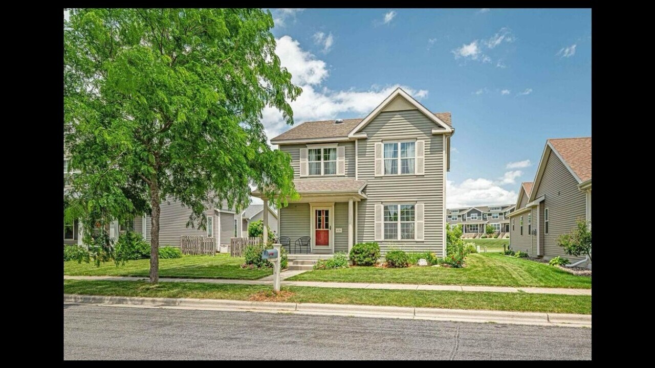 6130 Arrowpoint Way in McFarland, WI - Building Photo