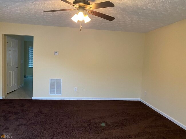 7200 Grosbeak St in Union City, GA - Building Photo - Building Photo